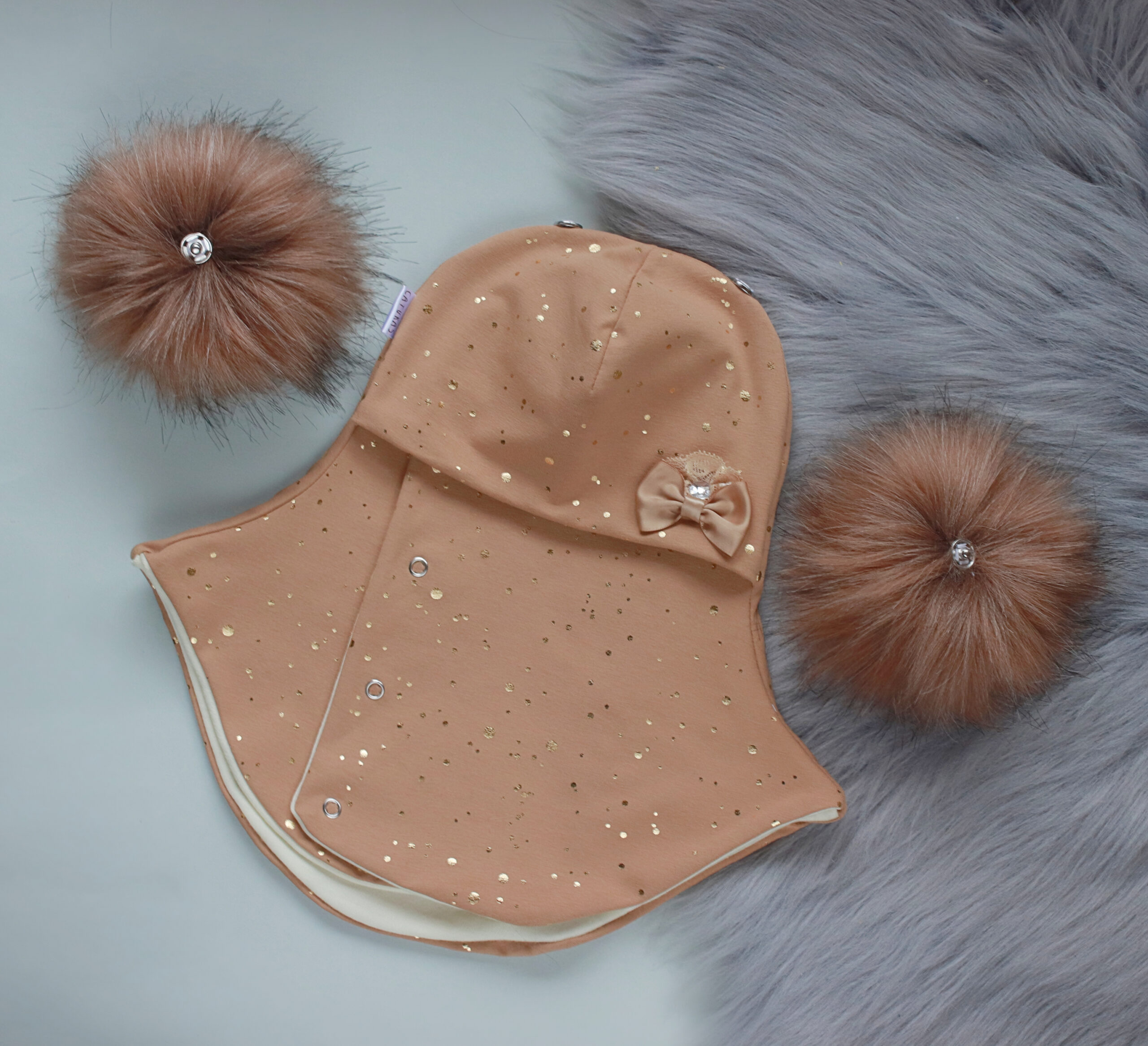 Trukkidega beežikas kuldsete täppidega tuukrimüts - Image 2