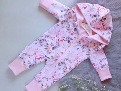 Roosakas lillemustriga jumpsuit